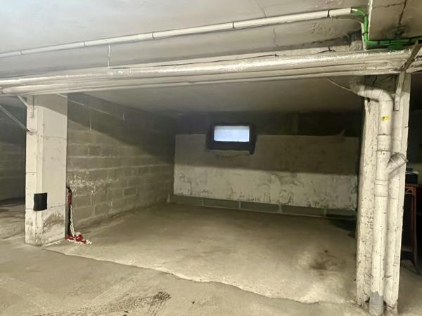 Quimper (29000) Kerfeunteun, Parking Couvert de 16 m² au rez-de-chaussée d'une résidence sécurisée - Disponible de suite