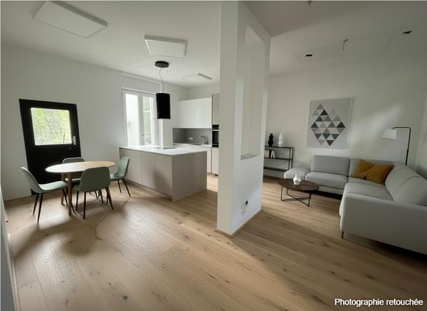 A vendre VANNES PORT IMMEUBLE DE RAPPORT 154 m² 3 appartements un local commercial