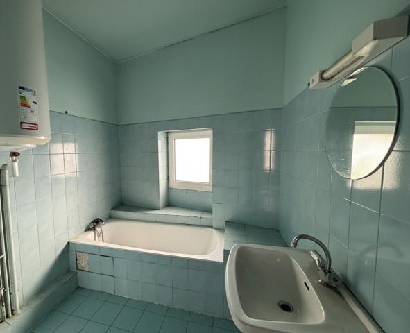 A vendre VANNES PORT IMMEUBLE DE RAPPORT 154 m² 3 appartements un local commercial