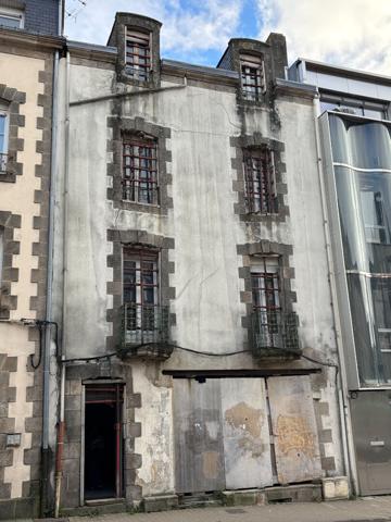 A vendre VANNES PORT IMMEUBLE DE RAPPORT 154 m² 3 appartements un local commercial