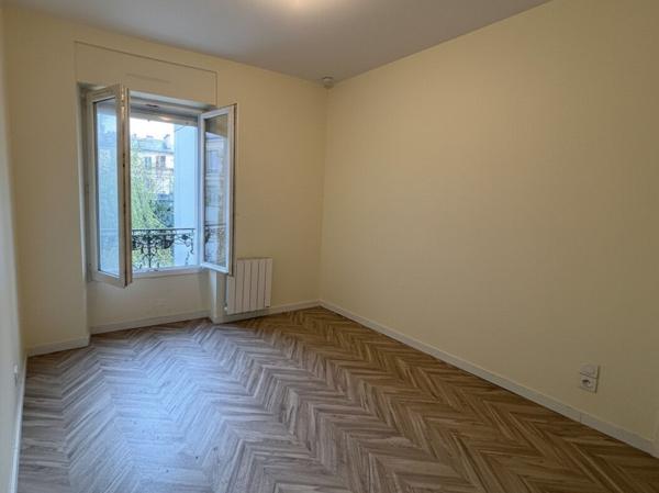 A vendre VANNES PORT IMMEUBLE DE RAPPORT 154 m² 3 appartements un local commercial