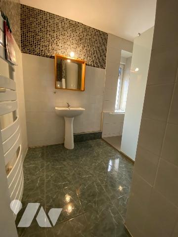 Appartement lumineux très bien situé au centre de MAICHE.