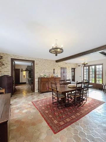 Vente                                                      Maison
                        
                     6 pièces                      235 m2                     à Chailly-en-Bière