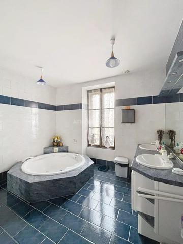Vente                                                      Maison
                        
                     6 pièces                      235 m2                     à Chailly-en-Bière