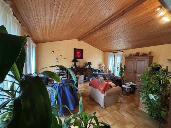 Maison individuelle à vendre à Blanquefort en Gironde (33290), ref : 032/1693   
Proche Saturne