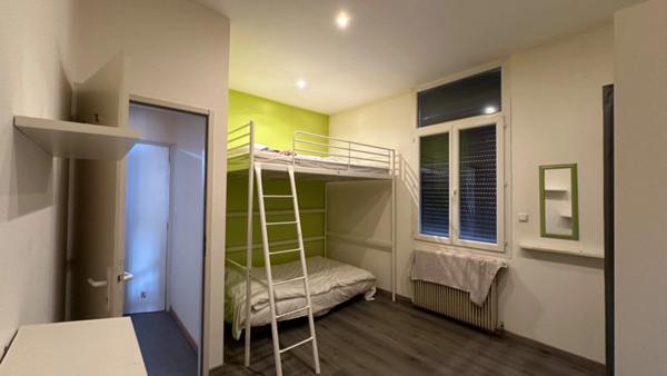 LACANAU Centre-ville : Echoppe 5 pièces 3 chambres de 135 m2 sur 490 m2 de terrain avec Terrasse couverte, piscine, abri et dépendance