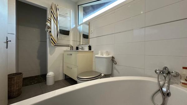 LACANAU Centre-ville : Echoppe 5 pièces 3 chambres de 135 m2 sur 490 m2 de terrain avec Terrasse couverte, piscine, abri et dépendance