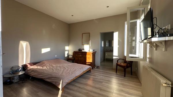 LACANAU Centre-ville : Echoppe 5 pièces 3 chambres de 135 m2 sur 490 m2 de terrain avec Terrasse couverte, piscine, abri et dépendance