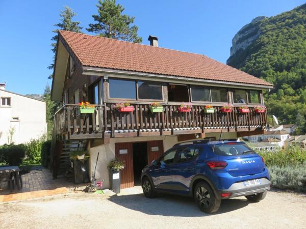 Maison à vendre 5 pièces de 84 m² sur les hauteurs de TENAY (01) sur un terrain de 1516 m²