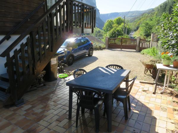 Maison à vendre 5 pièces de 84 m² sur les hauteurs de TENAY (01) sur un terrain de 1516 m²