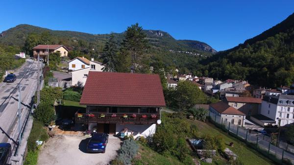 Maison à vendre 5 pièces de 84 m² sur les hauteurs de TENAY (01) sur un terrain de 1516 m²