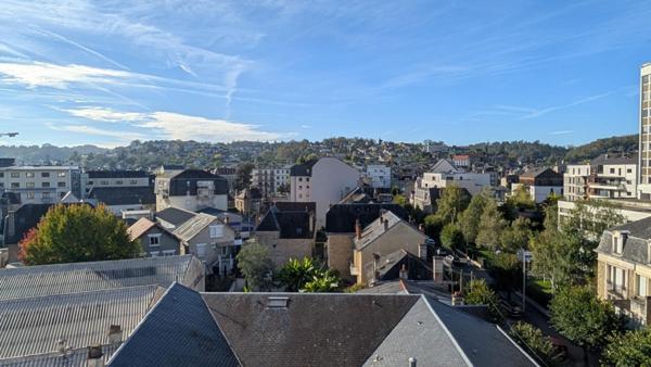 Apt T4 de 88m²  - Dernier étage avec ascenseur - Brive hyper centre - Vue dégagée