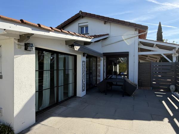 Villeneuve-sur-Lot (47300) Villeneuve sur lot, quartier recherché maison en pierre de 172m², 5 chambres, sur environ 2 000 m² de jardin a