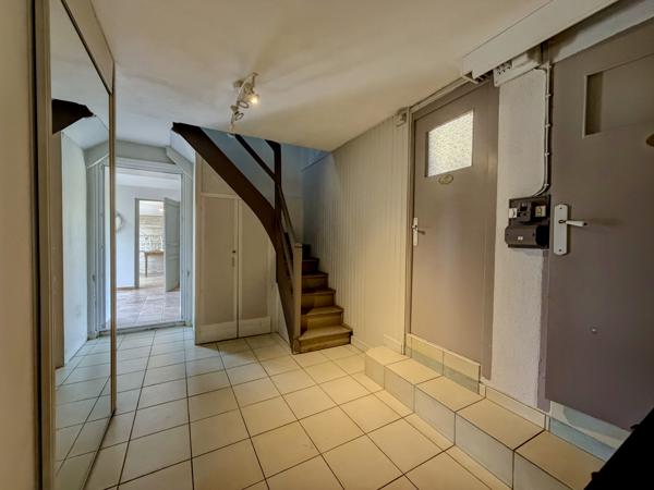 Villeneuve-sur-Lot (47300) Villeneuve sur lot, quartier recherché maison en pierre de 172m², 5 chambres, sur environ 2 000 m² de jardin a