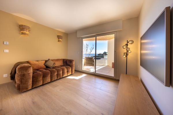  60 M2 avec 36 m2 de terrasse 6 couchages en duplex I Le Trayas-Saint Raphaël