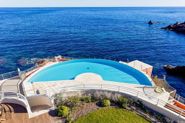  60 M2 avec 36 m2 de terrasse 6 couchages en duplex I Le Trayas-Saint Raphaël