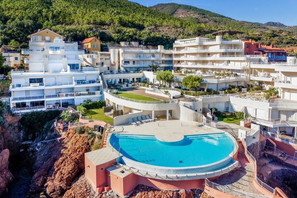  60 M2 avec 36 m2 de terrasse 6 couchages en duplex I Le Trayas-Saint Raphaël