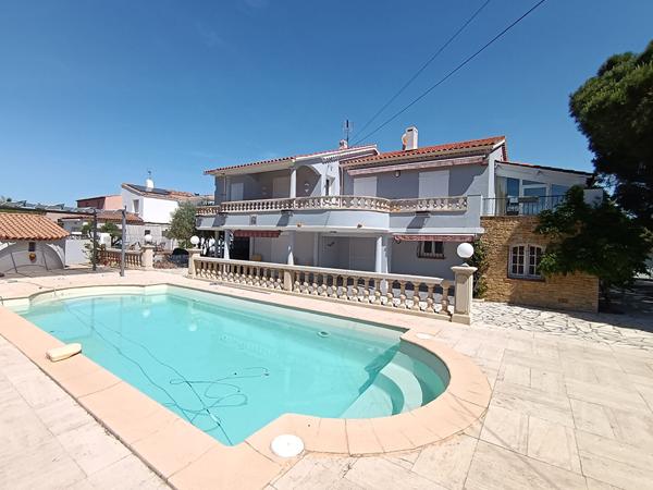 Six-fours les plages Maison T7 en R+1 d'environ 170 m² sur un terrain de 1100 m²