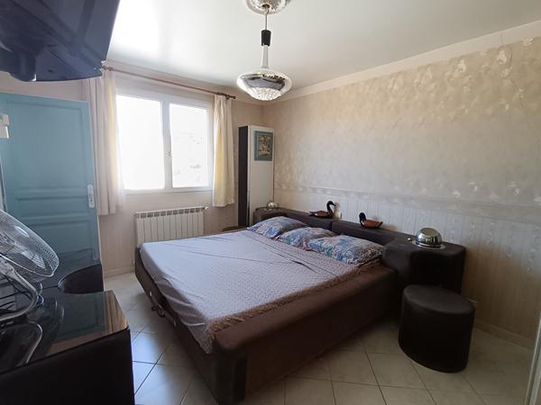 Six-fours les plages Maison T7 en R+1 d'environ 170 m² sur un terrain de 1100 m²