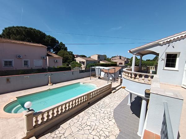 Six-fours les plages Maison T7 en R+1 d'environ 170 m² sur un terrain de 1100 m²