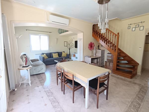 Six-fours les plages Maison T7 en R+1 d'environ 170 m² sur un terrain de 1100 m²