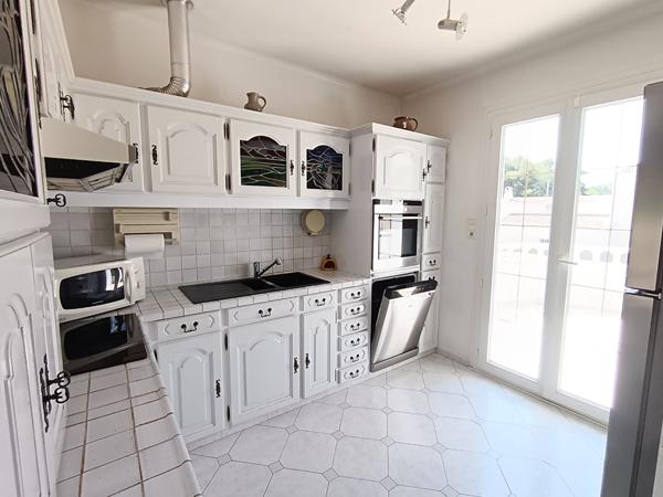 Six-fours les plages Maison T7 en R+1 d'environ 170 m² sur un terrain de 1100 m²