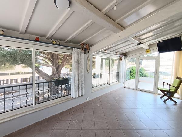 Six-fours les plages Maison T7 en R+1 d'environ 170 m² sur un terrain de 1100 m²