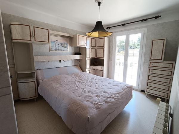 Six-fours les plages Maison T7 en R+1 d'environ 170 m² sur un terrain de 1100 m²