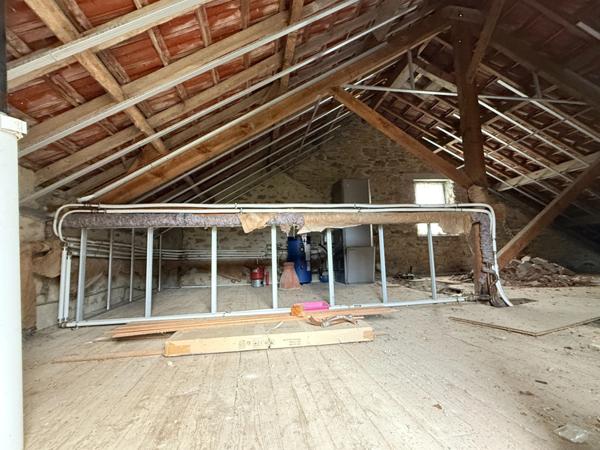 Maison 3 pièces 72m² à finir de restaurer+grenier aménageable avec grange indépendante sur 1363m² de terrain 81 500 €