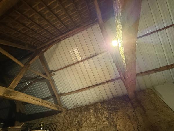 Maison 3 pièces 72m² à finir de restaurer+grenier aménageable avec grange indépendante sur 1363m² de terrain 81 500 €