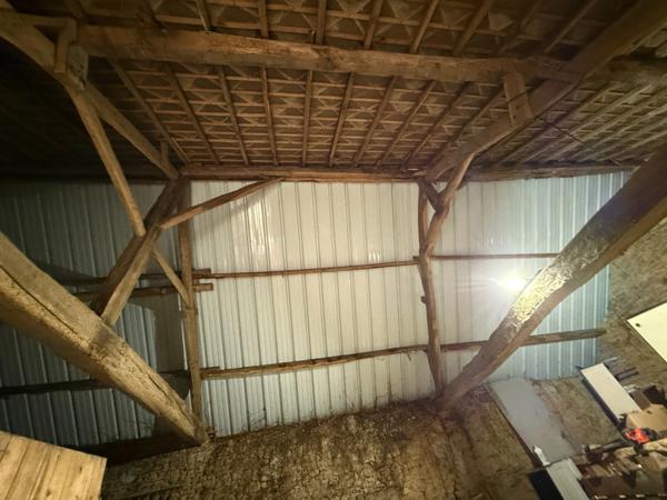 Maison 3 pièces 72m² à finir de restaurer+grenier aménageable avec grange indépendante sur 1363m² de terrain 81 500 €