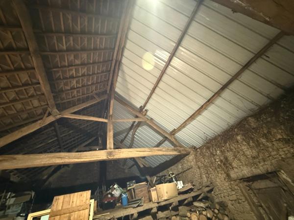 Maison 3 pièces 72m² à finir de restaurer+grenier aménageable avec grange indépendante sur 1363m² de terrain 81 500 €