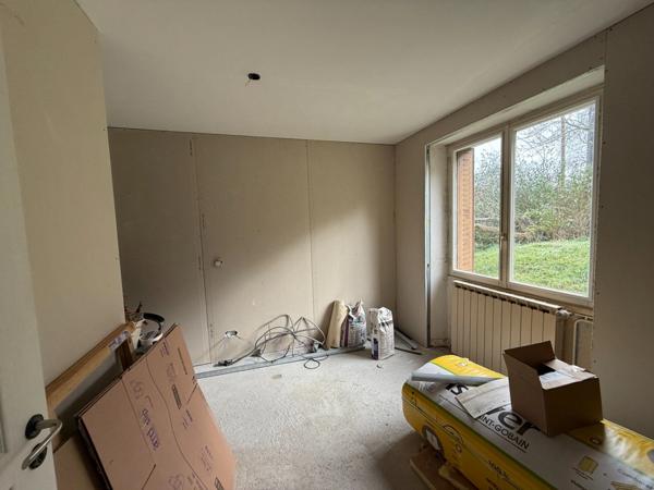 Maison 3 pièces 72m² à finir de restaurer+grenier aménageable avec grange indépendante sur 1363m² de terrain 81 500 €