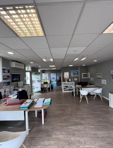 Local commercial Local commercial 75 m2 82 m²