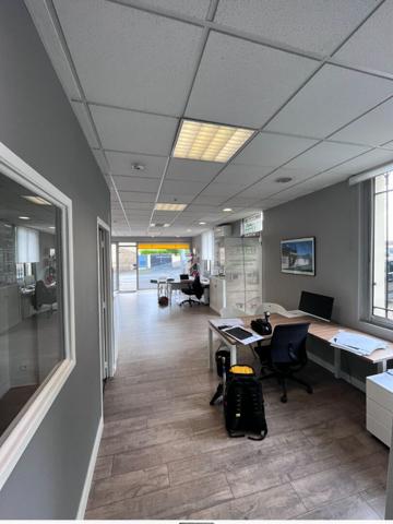 Local commercial Local commercial 75 m2 82 m²