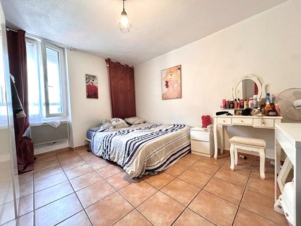 Maison de ville Sollies Pont 4 pièce(s) 103 m2 3 chambres proche commodité centre ville toulon var maison village a vendre acheter