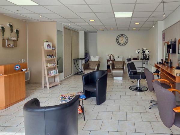Salon de coiffure centre ville de Longué-Jumelles.