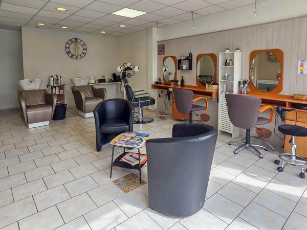 Salon de coiffure centre ville de Longué-Jumelles.