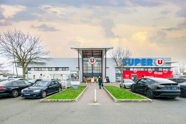 Draveil (91210) Fonds de commerce Prêt-à-porter 100 m² – Centre commercial Super U Draveil