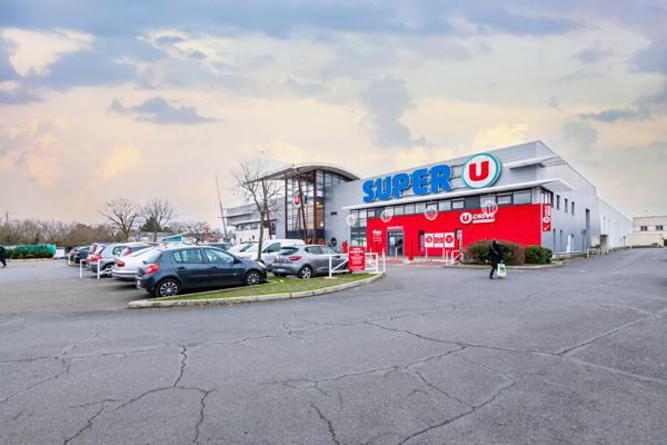 Draveil (91210) Fonds de commerce Prêt-à-porter 100 m² – Centre commercial Super U Draveil