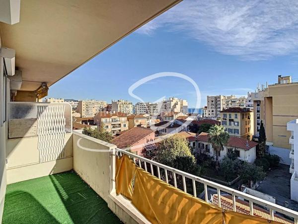 2 P en dernier étage avec terrasse à Nice Ouest