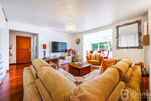 13012/ Appartement/ Résidence piscine jardin / Stationnement