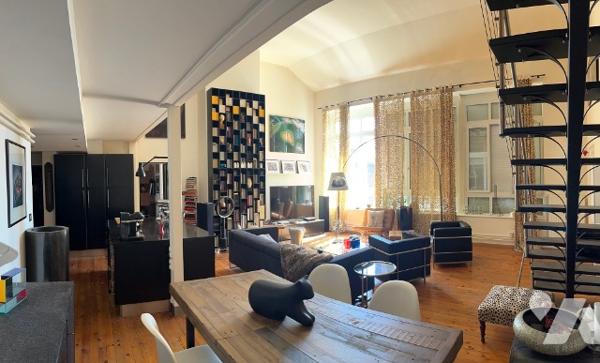 Saint-Etienne centre, appartement type loft, 134 m2, 2 chambres,  bon état, DPE : C, 170 000 €