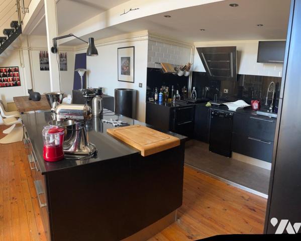 Saint-Etienne centre, appartement type loft, 134 m2, 2 chambres,  bon état, DPE : C, 170 000 €