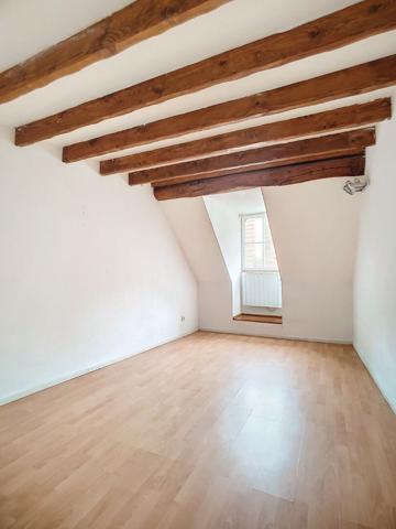 Charmant appartement 3 pièces à vendre à Étampes, dernier étage, lumineux et calme