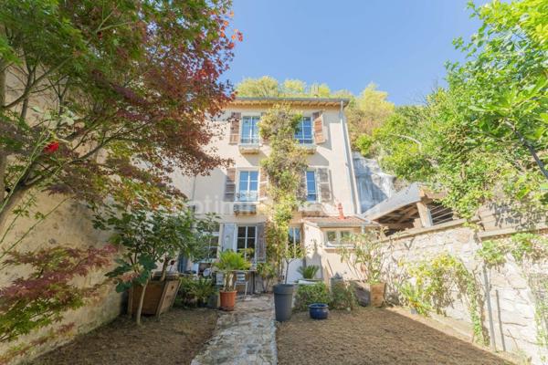 AUVERS-SUR-OISE, VAL D’OISE (95) : Maison atypique - 104 m² habitables (129 m² au sol) – 5 pièces principales - cave troglodyte - jardin