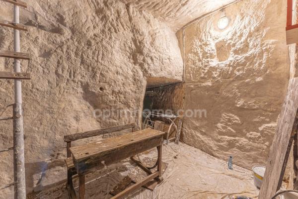 AUVERS-SUR-OISE, VAL D’OISE (95) : Maison atypique - 104 m² habitables (129 m² au sol) – 5 pièces principales - cave troglodyte - jardin