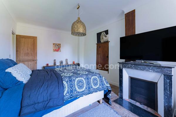 AUVERS-SUR-OISE, VAL D’OISE (95) : Maison atypique - 104 m² habitables (129 m² au sol) – 5 pièces principales - cave troglodyte - jardin