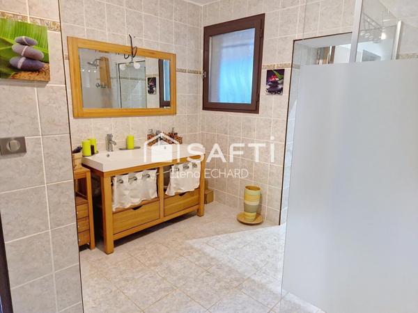 Maison familiale de 5 chambres sur 1500 m2 de terrain arboré et clos