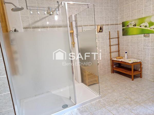 Maison familiale de 5 chambres sur 1500 m2 de terrain arboré et clos